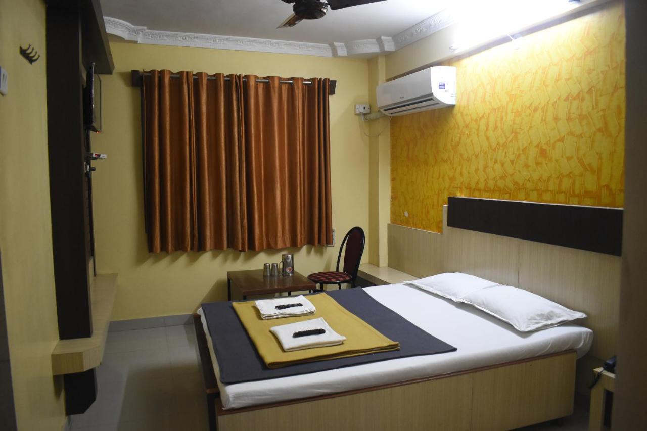 Hotel Sai Vishwa Ширди Экстерьер фото