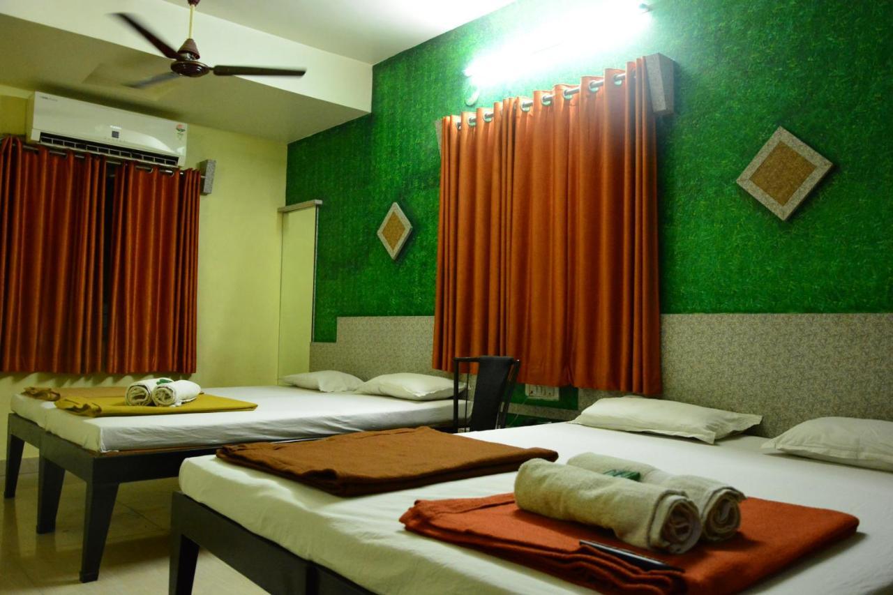 Hotel Sai Vishwa Ширди Экстерьер фото